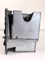 Funksprechgerät f ( Fusprech f. ) datiert 1943. Bordfunkgerät in Panzerspähwagen. Originallack, ungewöhnliche Anschlussbuchse. Funktion nicht geprüft