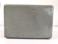Funksprechgerät f ( Fusprech f. ) datiert 1943. Bordfunkgerät in Panzerspähwagen. Originallack, ungewöhnliche Anschlussbuchse. Funktion nicht geprüft