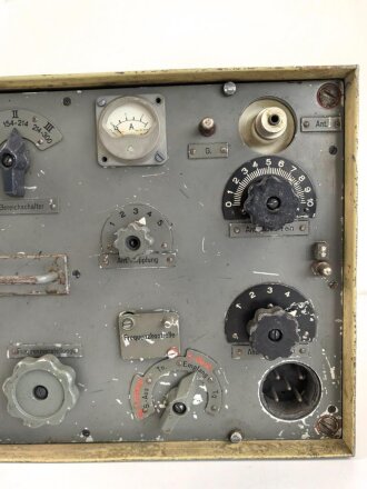 30 Watt Sender a datiert 1940 ( Panzerfunk ) Frontplatte Originallack, Gehäuse alt überlackiert, Funktion nicht geprüft