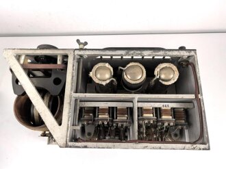 100 Watt Sender Wehrmacht datiert 1944. Originallack, mit nummerngleichem Deckel. Funktion nicht geprüft
