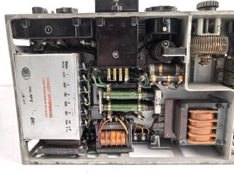 100 Watt Sender Wehrmacht datiert 1944. Originallack, mit nummerngleichem Deckel. Funktion nicht geprüft