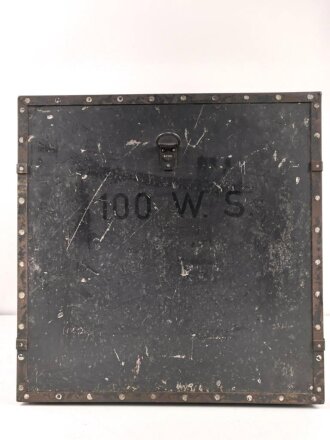 100 Watt Sender Wehrmacht datiert 1944. Originallack, mit nummerngleichem Deckel. Funktion nicht geprüft