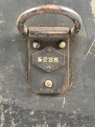 100 Watt Sender Wehrmacht datiert 1944. Originallack, mit nummerngleichem Deckel. Funktion nicht geprüft