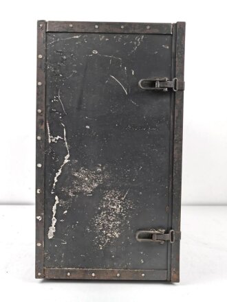 100 Watt Sender Wehrmacht datiert 1944. Originallack, mit nummerngleichem Deckel. Funktion nicht geprüft