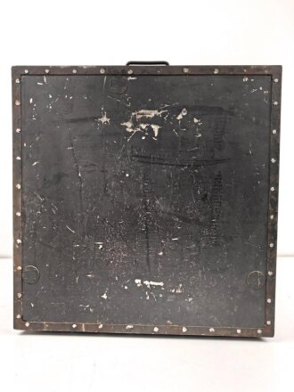 100 Watt Sender Wehrmacht datiert 1944. Originallack, mit nummerngleichem Deckel. Funktion nicht geprüft