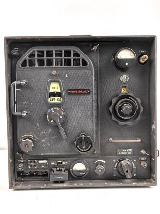 100 Watt Sender Wehrmacht datiert 1944. Originallack, mit nummerngleichem Deckel. Funktion nicht geprüft