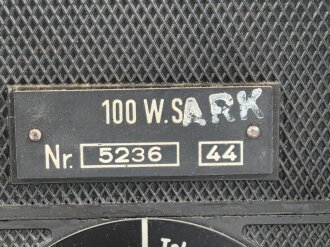 100 Watt Sender Wehrmacht datiert 1944. Originallack, mit nummerngleichem Deckel. Funktion nicht geprüft