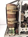 100 Watt Sender Wehrmacht datiert 1944. Originallack, mit nummerngleichem Deckel. Funktion nicht geprüft