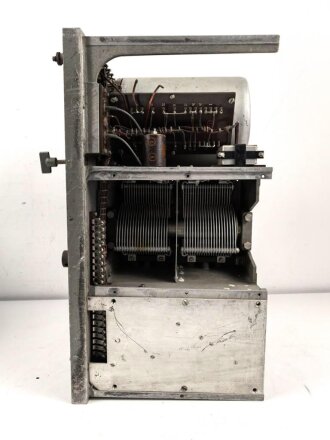 30 Watt Sender / 24 - 120 datiert 1937 ( Panzerfunk ) Originallack, seltenes, frühes Gerät, Funktion nicht geprüft