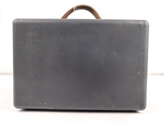 Funksprechgerät f ( Fusprech d. ) datiert 1941. Bordfunkgerät in Panzerspähwagen. Originallack, in Gehäuse eines "f". Funktion nicht geprüft