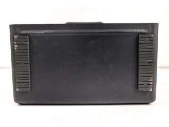 Funksprechgerät f ( Fusprech d. ) datiert 1941. Bordfunkgerät in Panzerspähwagen. Originallack, in Gehäuse eines "f". Funktion nicht geprüft
