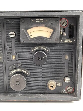 UKW Empfänger d1 ( UKW E.d1 ) datiert 1943.  Originallack, Gehäuse überlackiert.  Funktion nicht geprüft