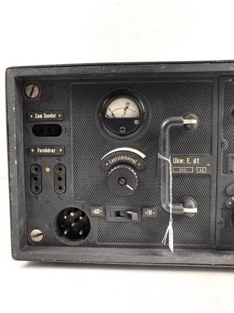 UKW Empfänger d1 ( UKW E.d1 ) datiert 1943.  Originallack, Gehäuse überlackiert.  Funktion nicht geprüft