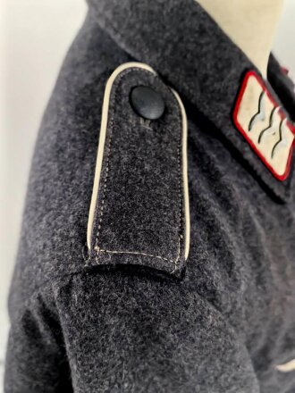Luftwaffe, Division " Hermann Göring" Fliegerbluse für einen Obergefreiten. Sehr guter Zustand, die Effekten original vernäht, lediglich die vordere Knopfreihe wurde unsachgemäß versetzt.