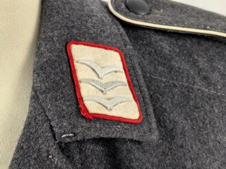 Luftwaffe, Division " Hermann Göring" Fliegerbluse für einen Obergefreiten. Sehr guter Zustand, die Effekten original vernäht, lediglich die vordere Knopfreihe wurde unsachgemäß versetzt.