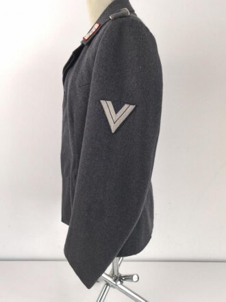 Luftwaffe, Division " Hermann Göring" Fliegerbluse für einen Obergefreiten. Sehr guter Zustand, die Effekten original vernäht, lediglich die vordere Knopfreihe wurde unsachgemäß versetzt.