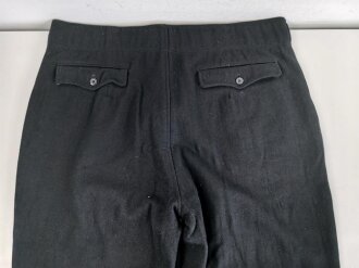 Schwarze Hose für Angehörige der Panzertruppe. Meiner Meinung nach eine sehr gut gemachte neuzeitliche Fertigung
