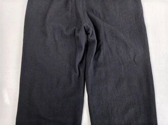Schwarze Hose für Angehörige der Panzertruppe. Meiner Meinung nach eine sehr gut gemachte neuzeitliche Fertigung