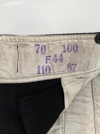 Schwarze Hose für Angehörige der Panzertruppe. Meiner Meinung nach eine sehr gut gemachte neuzeitliche Fertigung