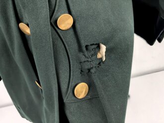 Forstdienst ? grüner Rock mit Ärmelaufschlägen aus schwarzem Samt. Getragen, Rückseitig defekt