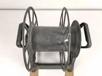 Luftwaffe Kabeltrommel " K.Tr.1" für Prüf Netzgerät PNG 2, Fl  28120. Originallack, die Trommel defekt, sonst guter Gesamtzustand.