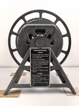 Luftwaffe Kabeltrommel " K.Tr.1" für Prüf Netzgerät PNG 2, Fl  28120. Originallack, die Trommel defekt, sonst guter Gesamtzustand.