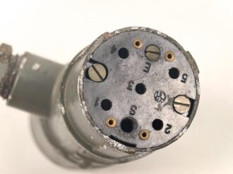Steckverbindung für Frequenzprüfgeräte der Wehrmacht. Leichtmetall, guter Zustand, Originallack, Funktion nicht geprüft