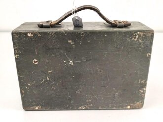 Transportkasten zum Frequenzprüfgerät b der Wehrmacht. Originallack, , vollständige Inneneinteilung