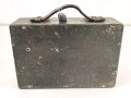 Transportkasten zum Frequenzprüfgerät b der Wehrmacht. Originallack, , vollständige Inneneinteilung