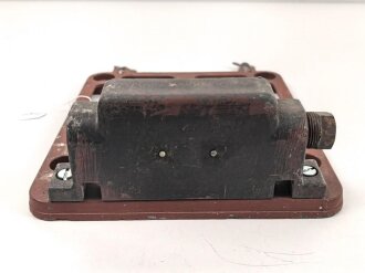 Einbaurahmen zum Umformersatz U. 10  für Panzerfunk der Wehrmacht. Die Schrauben und vermutlich die vorderen Feststellschrauben neuzeitlich ergänzt