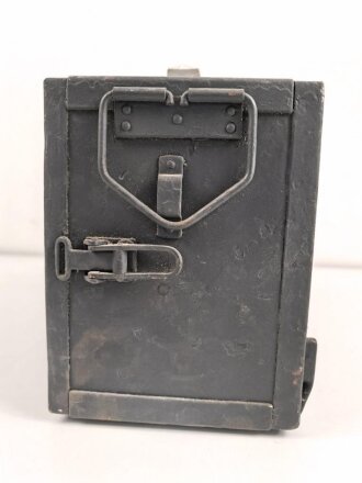 Gehäuse Zubehörkasten zum Lichtsprechgerät 80 der Wehrmacht. Überlackiertes Stück, ungereinigt