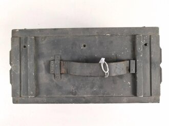 Gehäuse Zubehörkasten zum Lichtsprechgerät 80 der Wehrmacht. Überlackiertes Stück, ungereinigt