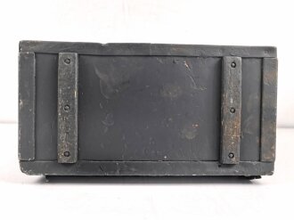 Gehäuse Zubehörkasten zum Lichtsprechgerät 80 der Wehrmacht. Überlackiertes Stück, ungereinigt