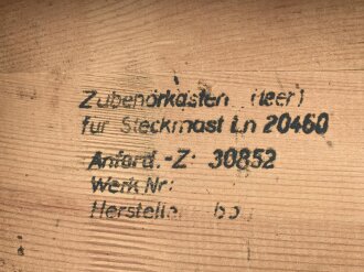 Luftwaffe, Zubehörkasten Steckmast Ln 20460. Originallack, Maße 48 x 67 x 26cm