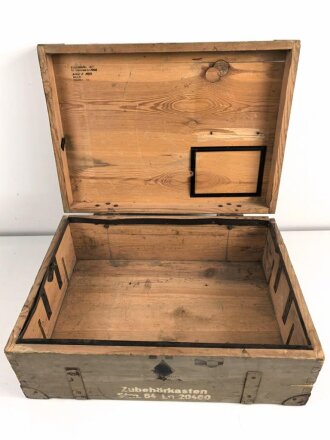 Luftwaffe, Zubehörkasten Steckmast Ln 20460. Originallack, Maße 48 x 67 x 26cm