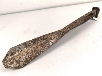 Bodenanker für Abspannung Kurbelmast / Steckmast der Wehrmacht. Gesamtlänge 51cm. Ungereinigtes, narbiges Stücj