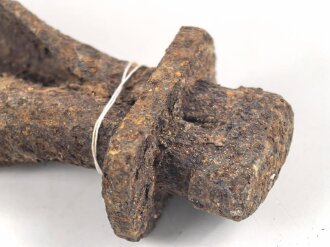 Bodenanker für Abspannung Kurbelmast / Steckmast der Wehrmacht. Gesamtlänge 51cm. Ungereinigtes, narbiges Stücj