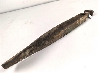 Bodenanker für Abspannung Kurbelmast / Steckmast der Wehrmacht. Gesamtlänge 51cm. Ungereinigtes, narbiges Stücj