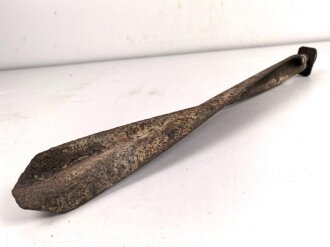 Bodenanker für Abspannung Kurbelmast / Steckmast der Wehrmacht. Gesamtlänge 51cm. Ungereinigtes, narbiges Stücj