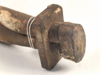 Bodenanker für Abspannung Kurbelmast / Steckmast der Wehrmacht. Gesamtlänge 51cm. Ungereinigtes, narbiges Stücj