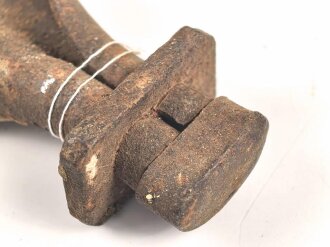 Bodenanker für Abspannung Kurbelmast / Steckmast der Wehrmacht. Gesamtlänge 51cm. Ungereinigtes, narbiges Stücj