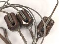 Stahlseil mit Isolatoren, vermutlich für einen Steckmast . Die Länge der Isolatoren beträgt jeweils etwa 5cm, Gesamtlänge etwa 350cm