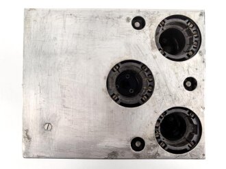 Baugruppe mit Abschirmblech zum Luft-Boden Einheitsempfänger E52 a " Köln" der Luftwaffe. Funktion nicht geprüft