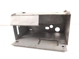 Gehäuse für Luft-Boden Einheitsempfänger E52 " Köln" der Luftwaffe. Neuzeitlich überlackiert