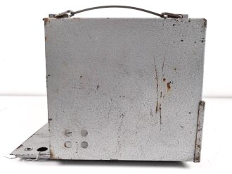 Gehäuse für Luft-Boden Einheitsempfänger E52 " Köln" der Luftwaffe. Neuzeitlich überlackiert