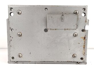 Gehäuse für Luft-Boden Einheitsempfänger E52 " Köln" der Luftwaffe. Neuzeitlich überlackiert