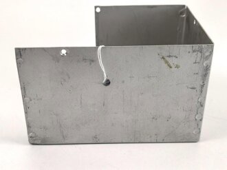 Abschirmblech zur Baugruppe zum Luft-Boden Einheitsempfänger E52 a " Köln" der Luftwaffe.