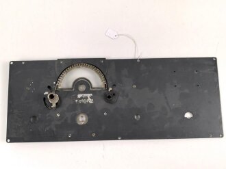 Frontplatte zum Luft-Boden Einheitsempfänger E52 a " Köln" der Luftwaffe. Überlackiertes Stück