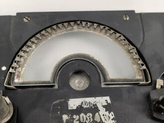 Frontplatte zum Luft-Boden Einheitsempfänger E52 a " Köln" der Luftwaffe. Überlackiertes Stück