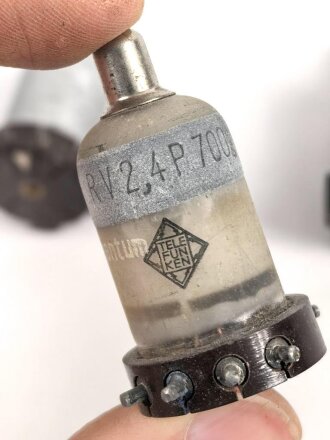 3 x Röhre RV2,4 P700 Wehrmacht, Funktion nicht geprüft